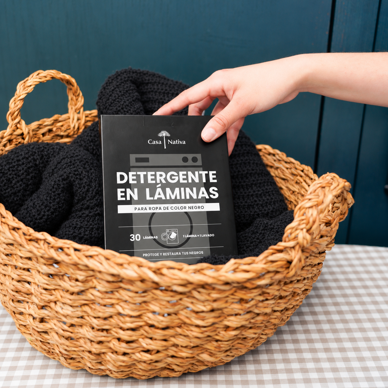 Detergente en Láminas Ropa Negra